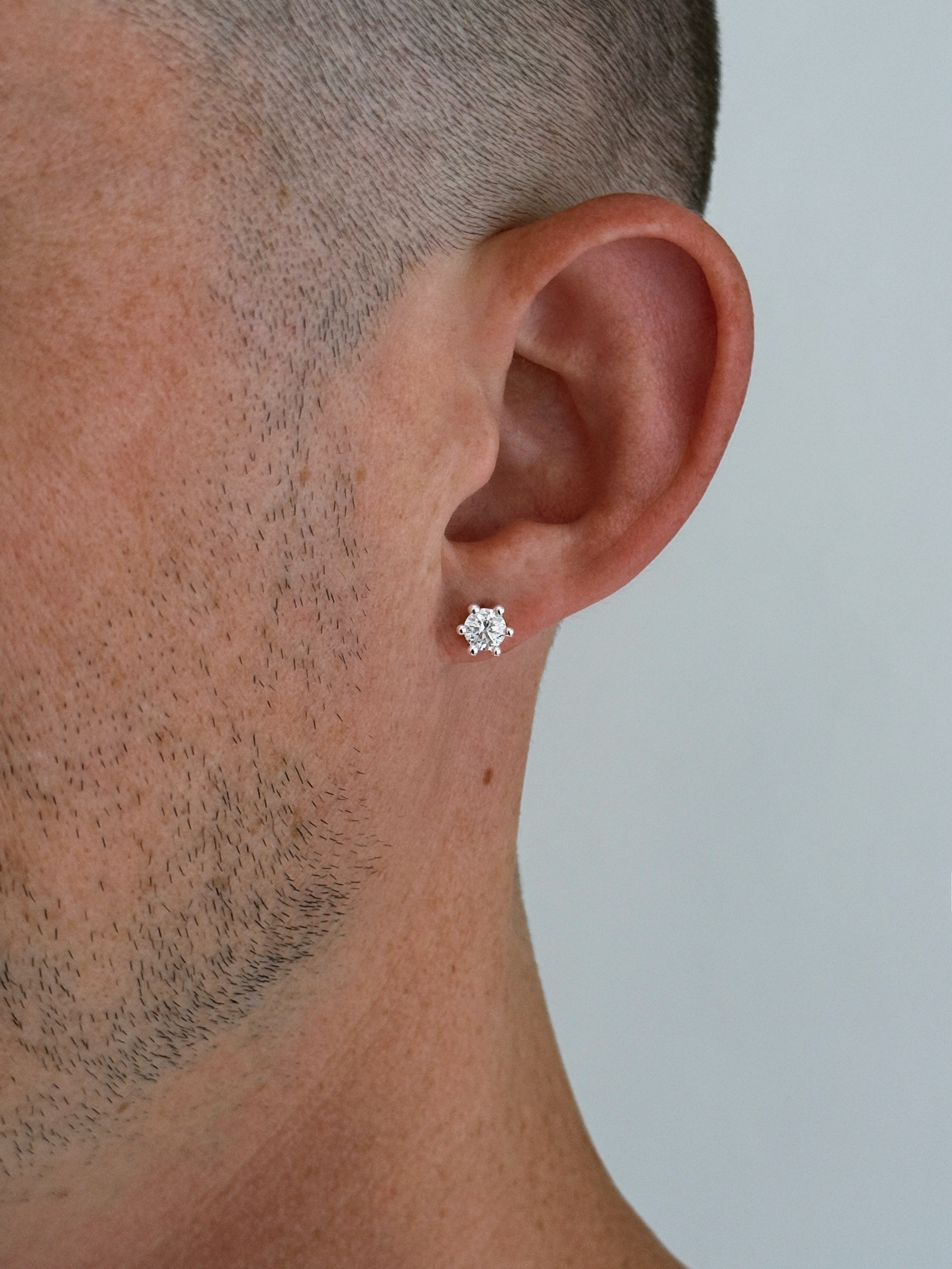 LUMI STUDS