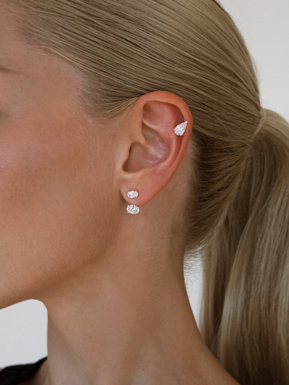 CHLOË OVAL EARRINGS