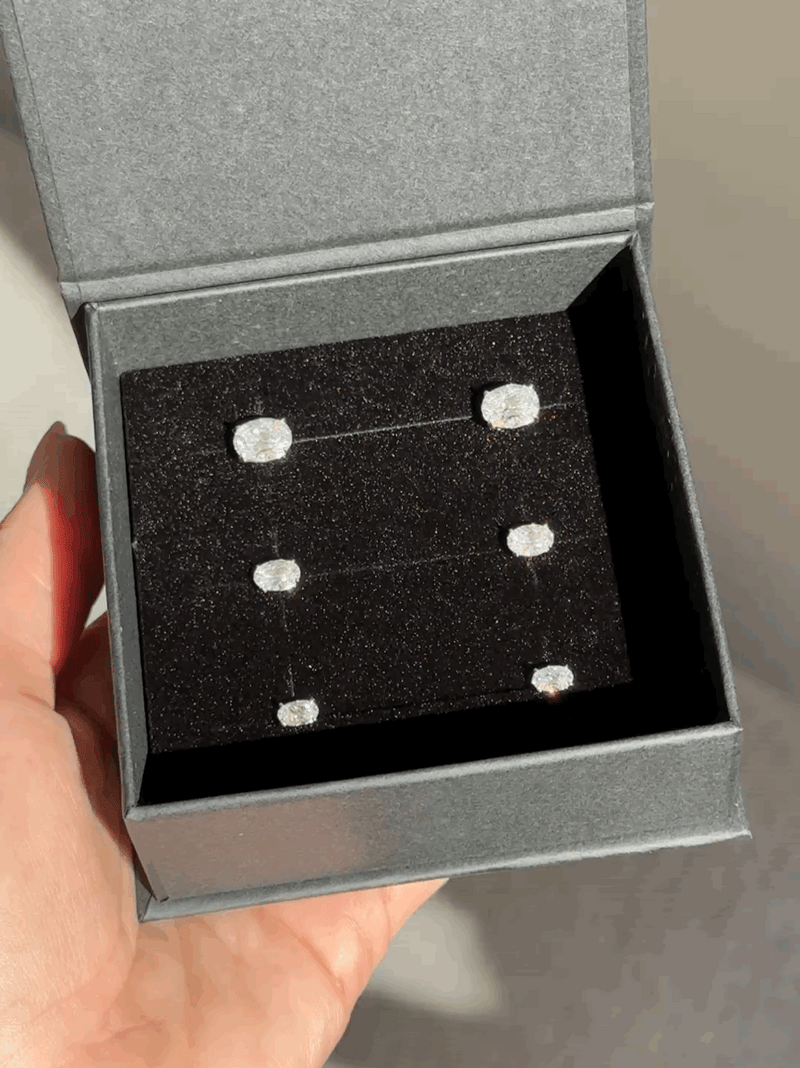 MARTINI STUDS • 0.5CT Oval