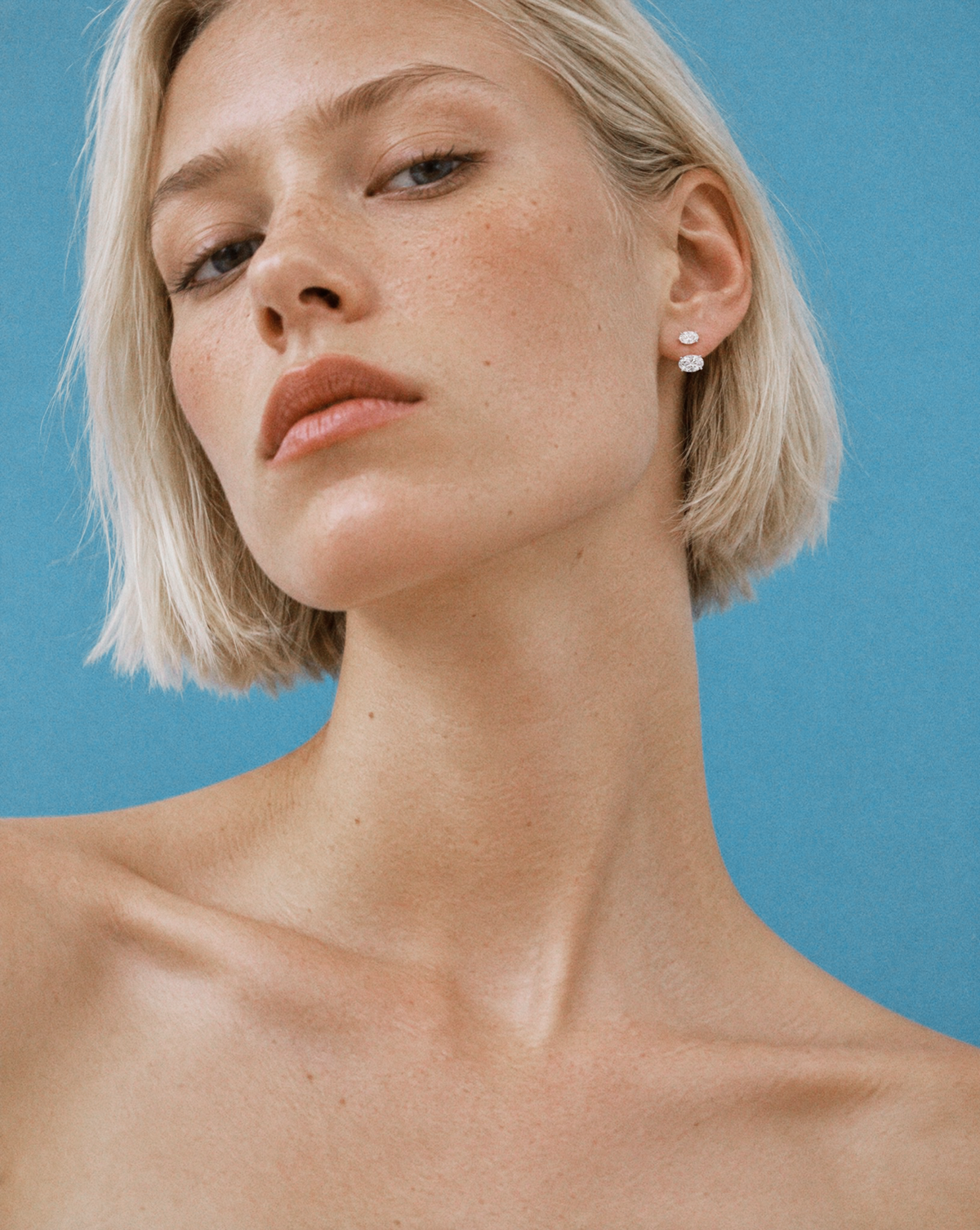 CHLOË OVAL EARRINGS