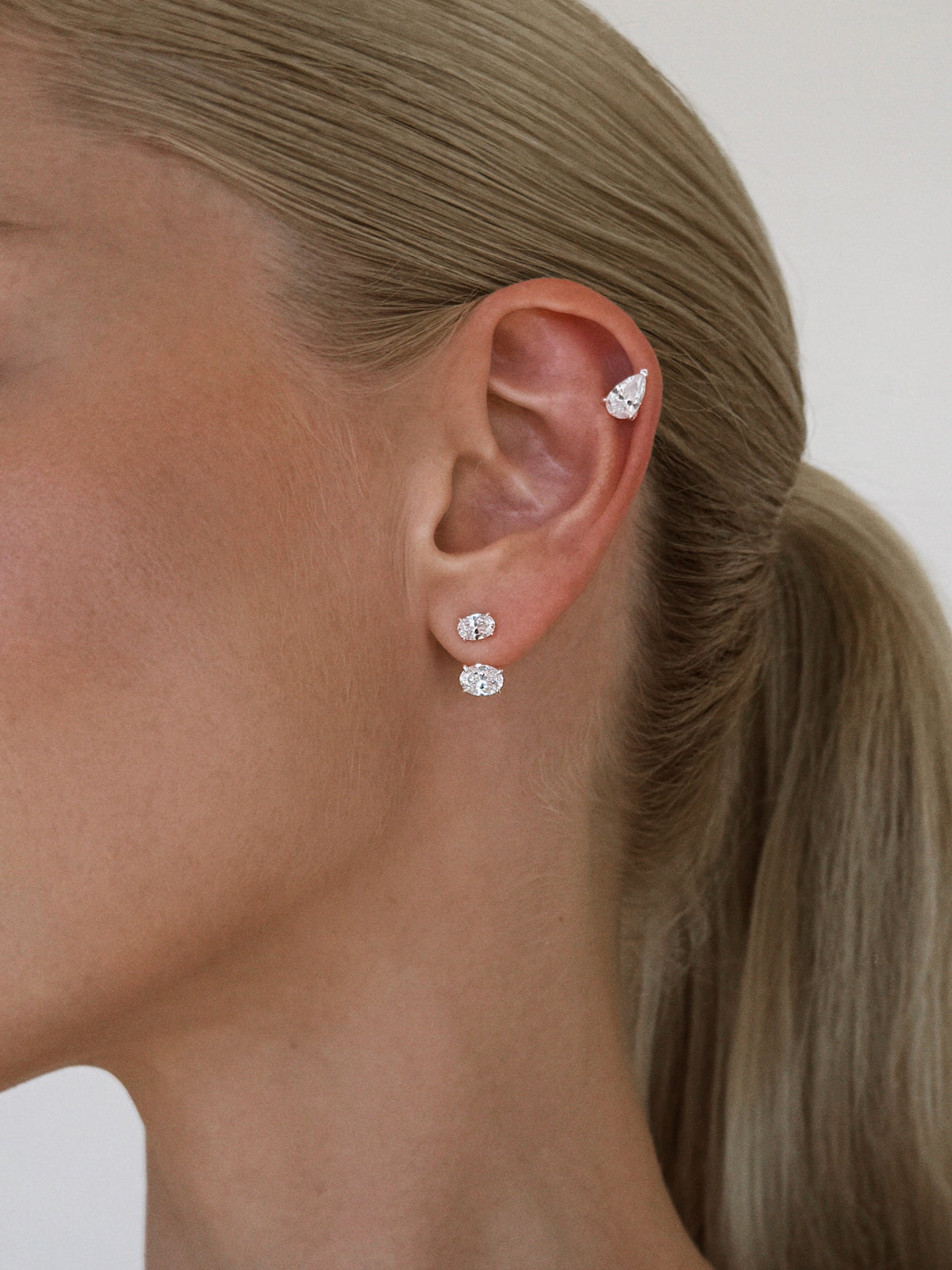 CHLOË OVAL EARRINGS